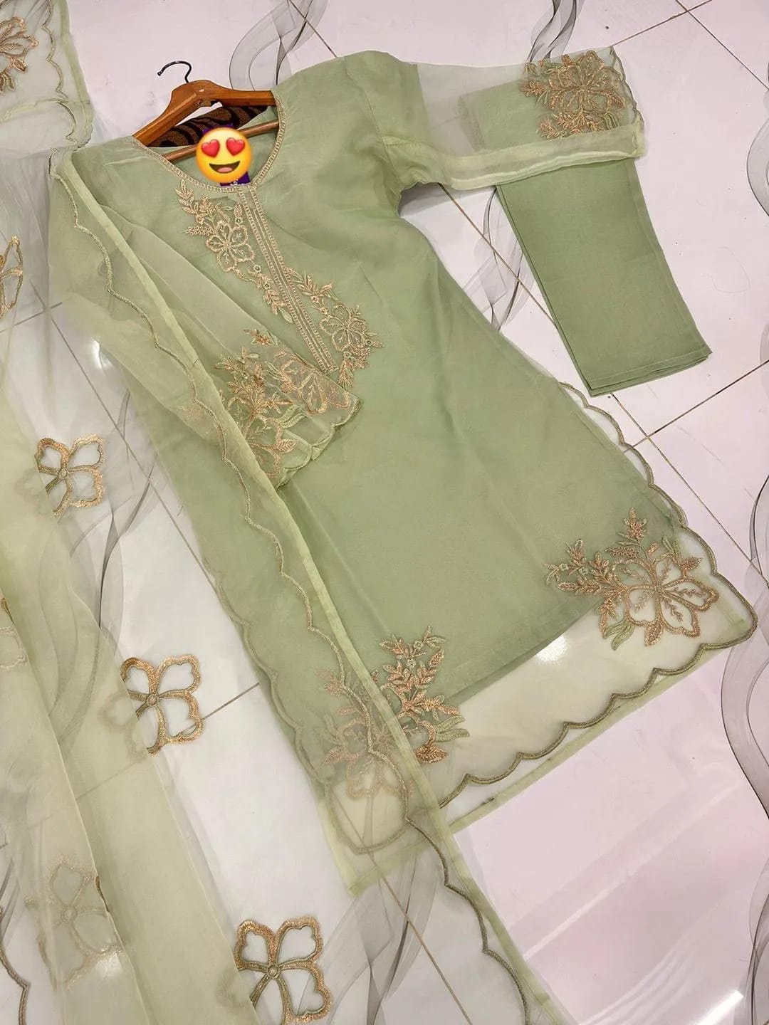 ✨💚 Green Embroidered Organza 3PC Suit 💚✨