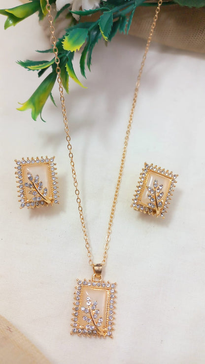 ✨ Stylish Locket Chain with Tops Set ✨