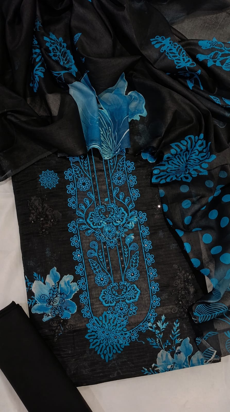 ✨ Premium Unstitched Lawn Suit – Luxury Collection ✨
