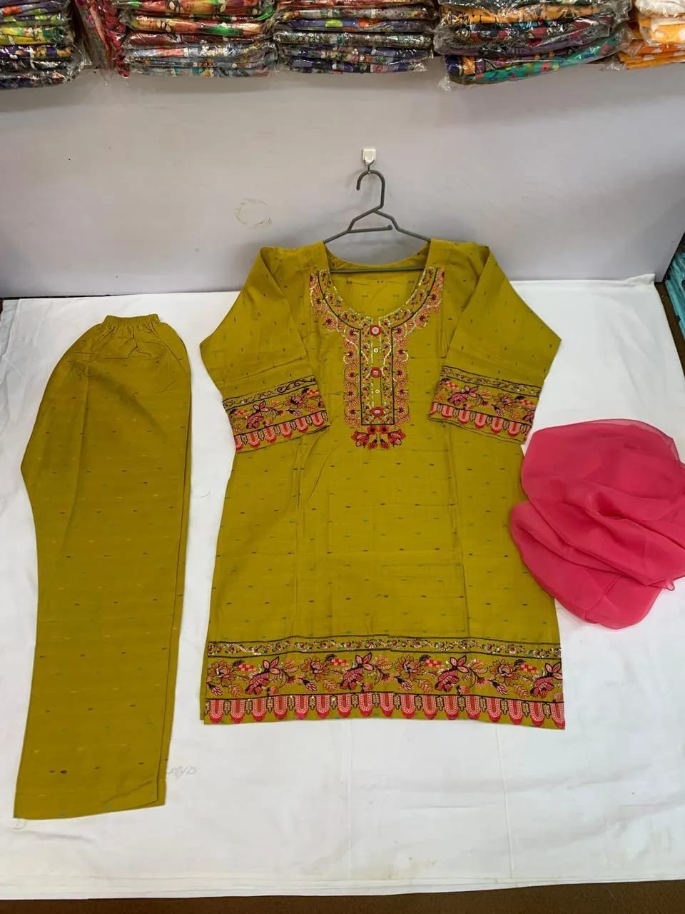 ✨🌸 Multicolor Embroidered Cotton Lawn 3Pcs Set 🌸✨