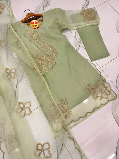 ✨💚 Green Embroidered Organza 3PC Suit 💚✨