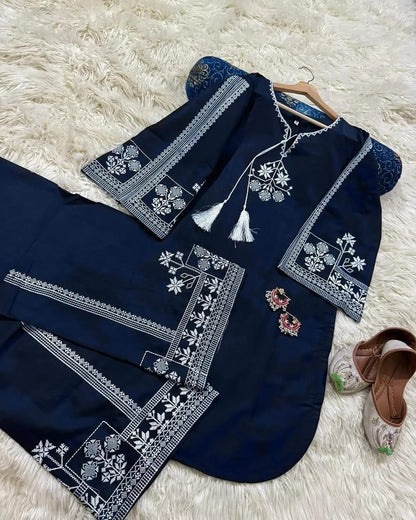 💙✨ Luxury Blue Aari Embroidered 3 Piece Suit ✨💙